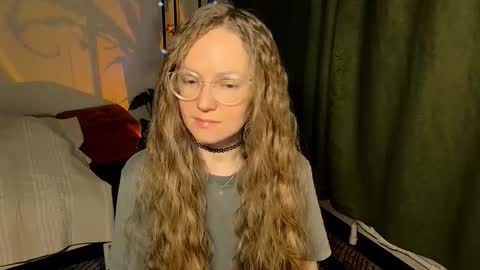 Snapshot of _goldilocks__ chatting on 10.08.25 _goldilocks__ online show from 10.08.25