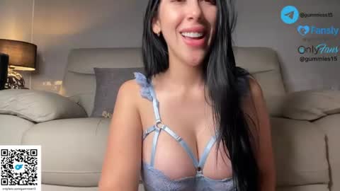Snapshot of _gummies15 chatting on 06.18.26 sara online show from 06.18.26