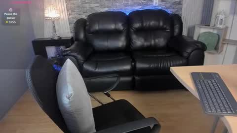 Snapshot of _hanna_miller__ chatting on 02.11.26 Hanna online show from 02.11.26