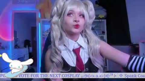 Snapshot of _heavenly_blue_ chatting on 06.26.26 Bluey online show from 06.26.26