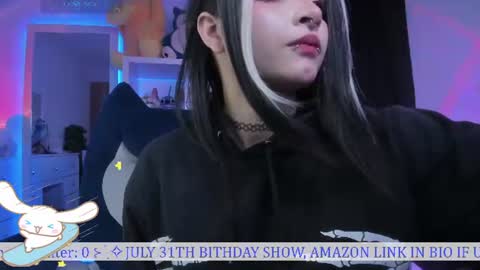 Snapshot of _heavenly_blue_ chatting on 06.29.26 Bluey online show from 06.29.26