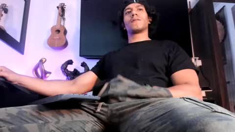 Snapshot of _heracles1 chatting on 10.05.25 Heracles online show from 10.05.25