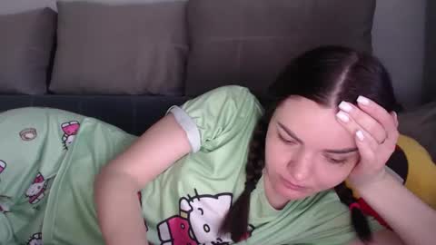 Snapshot of _hidden_frommymoom_ chatting on 02.28.26 Criss4u online show from 02.28.26