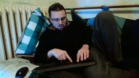 Manuel online show from 12.04.24