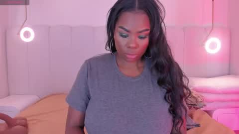 Snapshot of _huge_boobs_ebony chatting on 02.09.26 Darlis online show from 02.09.26