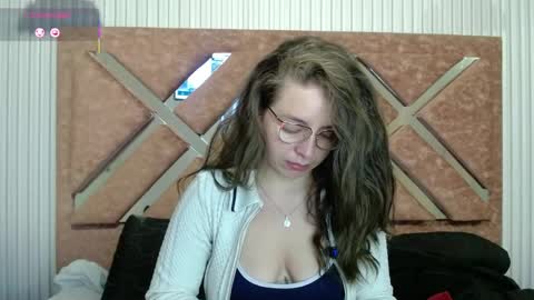 Snapshot of _isaabellaa chatting on 05.18.26 Isa online show from 05.18.26