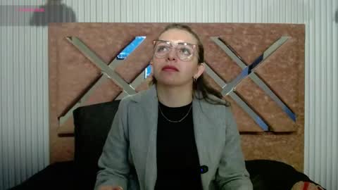Snapshot of _isaabellaa chatting on 06.18.26 Isa online show from 06.18.26