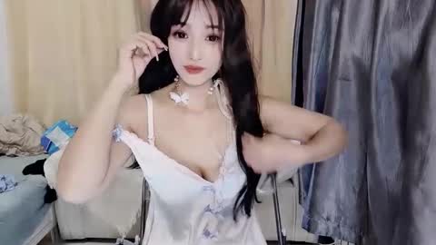 Snapshot of _iuiu_ chatting on 12.15.24 UU online show from 12.15.24