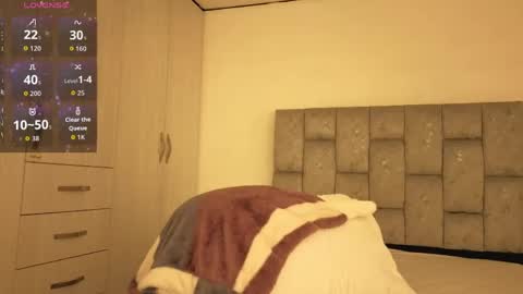 Snapshot of _izumi__ chatting on 04.12.26 Waifu Izumi online show from 04.12.26