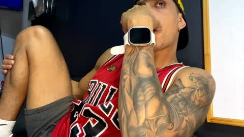 Snapshot of _jahtuzi_ chatting on 12.31.24 JACKTUZZI instagram online show from 12.31.24