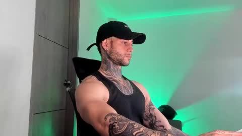 Snapshot of _jamesleandros chatting on 05.25.26 jeison online show from 05.25.26
