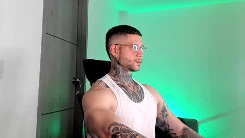 Snapshot of _jamesleandros chatting on 05.27.26 jeison online show from 05.27.26