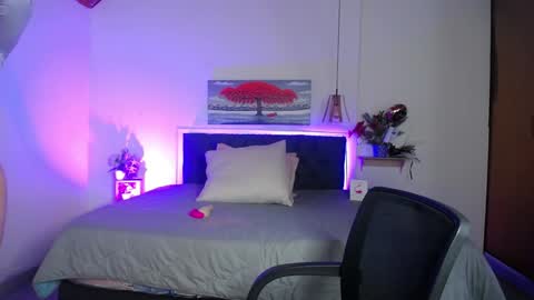 Snapshot of _kathya_spinelli_ chatting on 12.30.24 kathy online show from 12.30.24