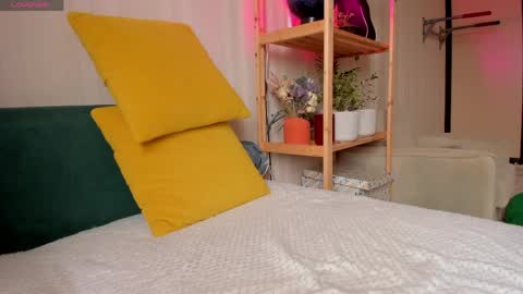 Kiara 0100 - 0700 UTC almost every day online show from 03.27.26