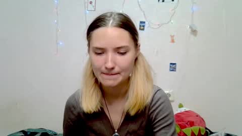 Snapshot of _kikiclark_ chatting on 09.20.25 _kikiclark_ online show from 09.20.25