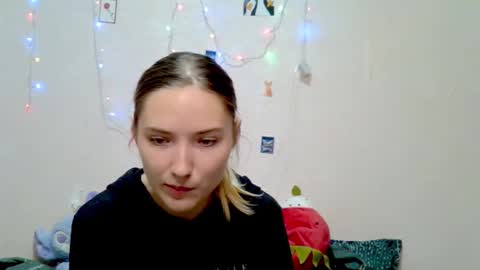 Snapshot of _kikiclark_ chatting on 09.21.25 _kikiclark_ online show from 09.21.25