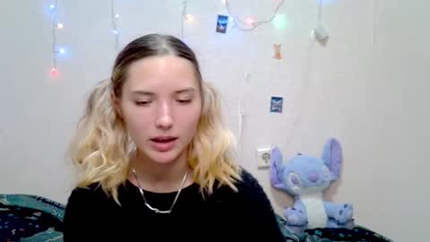 Snapshot of _kikiclark_ chatting on 09.24.25 _kikiclark_ online show from 09.24.25