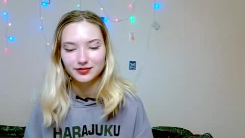 Snapshot of _kikiclark_ chatting on 09.26.25 _kikiclark_ online show from 09.26.25