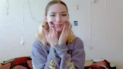 Snapshot of _kikiclark_ chatting on 09.27.25 _kikiclark_ online show from 09.27.25