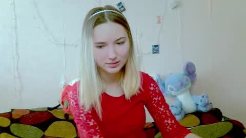 Snapshot of _kikiclark_ chatting on 10.01.25 _kikiclark_ online show from 10.01.25