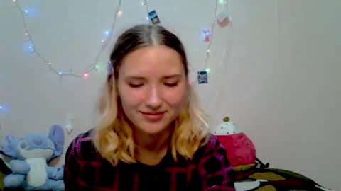 Snapshot of _kikiclark_ chatting on 10.03.25 _kikiclark_ online show from 10.03.25