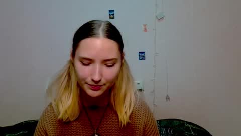 Snapshot of _kikiclark_ chatting on 10.08.25 _kikiclark_ online show from 10.08.25