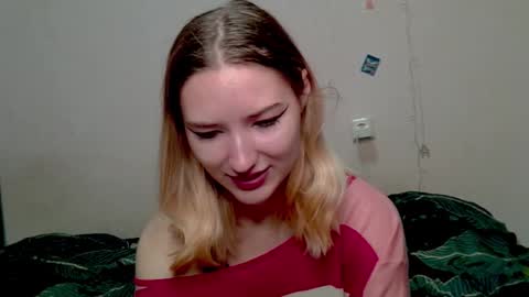 Snapshot of _kikiclark_ chatting on 10.17.25 _kikiclark_ online show from 10.17.25