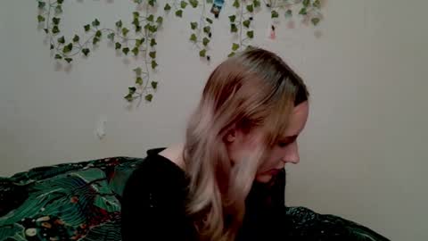 _kikiclark_ online show from 10.29.25