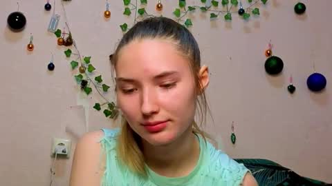 _kikiclark_ online show from 02.15.26