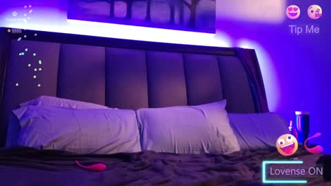 Snapshot of _kitn chatting on 01.12.25 Kitn online show from 01.12.25