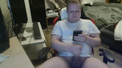 Snapshot of _kitsu_ chatting on 11.19.25 _kitsu_ online show from 11.19.25