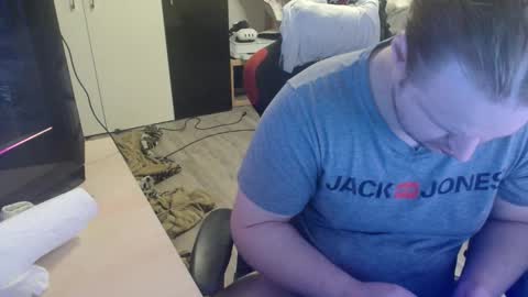 Snapshot of _kitsu_ chatting on 12.14.25 _kitsu_ online show from 12.14.25