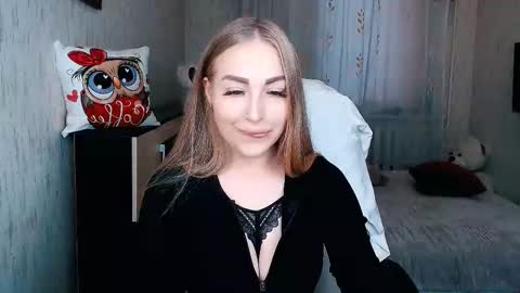 Snapshot of _kittyboo chatting on 11.18.25 Aleksa online show from 11.18.25