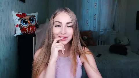 Snapshot of _kittyboo chatting on 11.22.25 Aleksa online show from 11.22.25