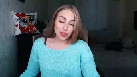 Snapshot of _kittyboo chatting on 11.30.25 Aleksa online show from 11.30.25