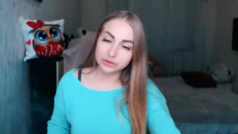 Snapshot of _kittyboo chatting on 12.01.25 Aleksa online show from 12.01.25