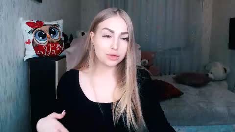 Snapshot of _kittyboo chatting on 12.03.25 Aleksa online show from 12.03.25