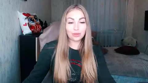 Snapshot of _kittyboo chatting on 12.17.25 Aleksa online show from 12.17.25
