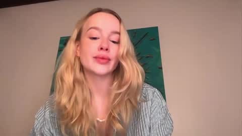 Snapshot of _kkkhaleesi_ chatting on 05.18.26 DENI online show from 05.18.26