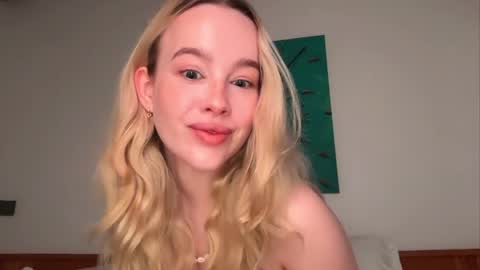 Snapshot of _kkkhaleesi_ chatting on 05.19.26 DENI online show from 05.19.26
