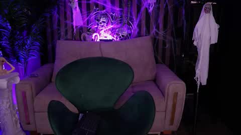   online show from 10.10.25