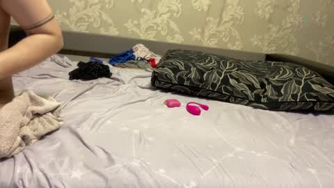  krisvanessa  online show from 01.31.25