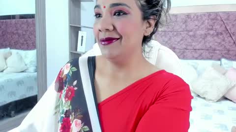 Snapshot of _lakshmi_hotx chatting on 02.25.25 NAILHA SAJANI  online show from 02.25.25