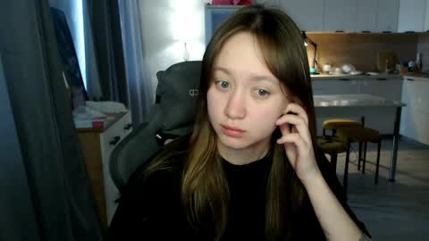 _lalune_ online show from 04.06.26