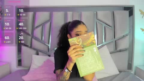 Snapshot of _lanna_jhonson_ chatting on 02.12.25 Lanna online show from 02.12.25