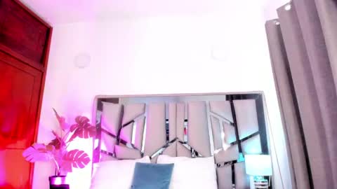 Lanna  online show from 04.18.26