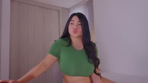 Snapshot of _lasuescun chatting on 02.04.25 Alejandra suescun online show from 02.04.25