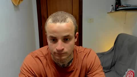 Snapshot of _layne chatting on 04.29.26 Layne online show from 04.29.26