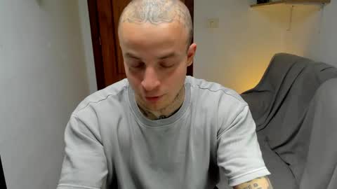 Snapshot of _layne chatting on 05.11.26 Layne online show from 05.11.26