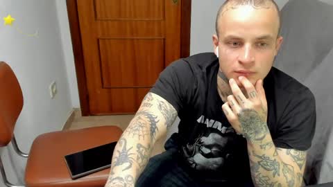 Snapshot of _layne chatting on 05.17.26 Layne online show from 05.17.26